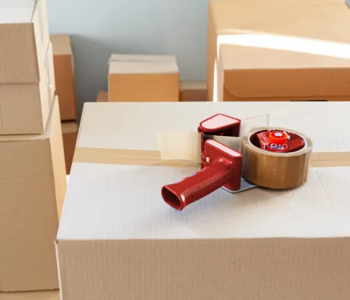 mover in front of van